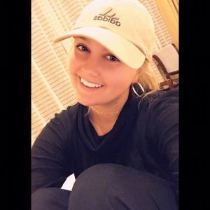 Meet your Posher, Connie